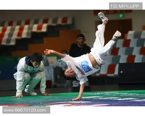 成都街舞队在滑板精英赛中以80分领先积分榜争夺冠军的激烈竞争继续进行 成都街舞队在滑板精英赛中以80分领先积分榜争夺冠军的激烈竞争继续进行