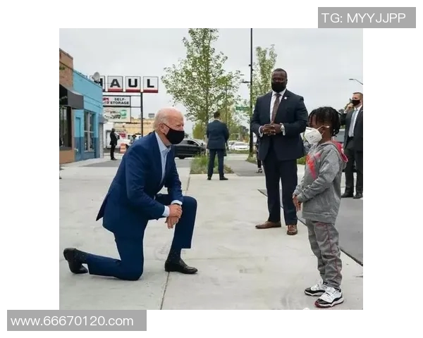 足球场上的魅力风采最帅黑人明星引领时尚潮流与运动精神 足球场上的魅力风采最帅黑人明星引领时尚潮流与运动精神