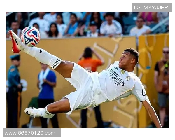 足球明星被捕现场视频曝光引发球迷热议与媒体关注 足球明星被捕现场视频曝光引发球迷热议与媒体关注